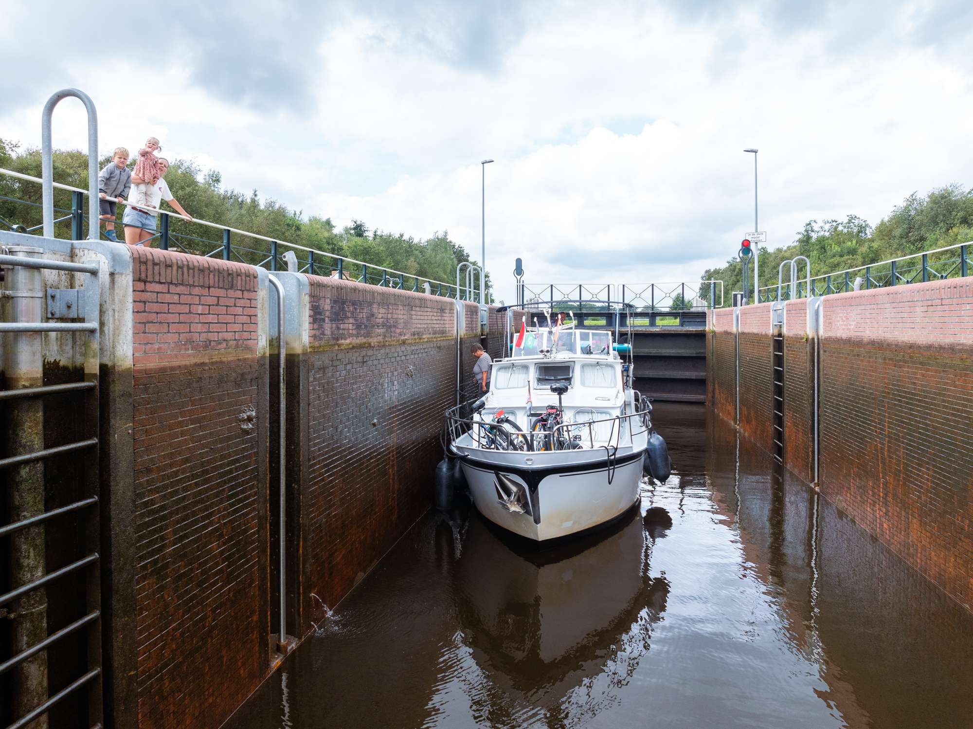 Boot in sluis